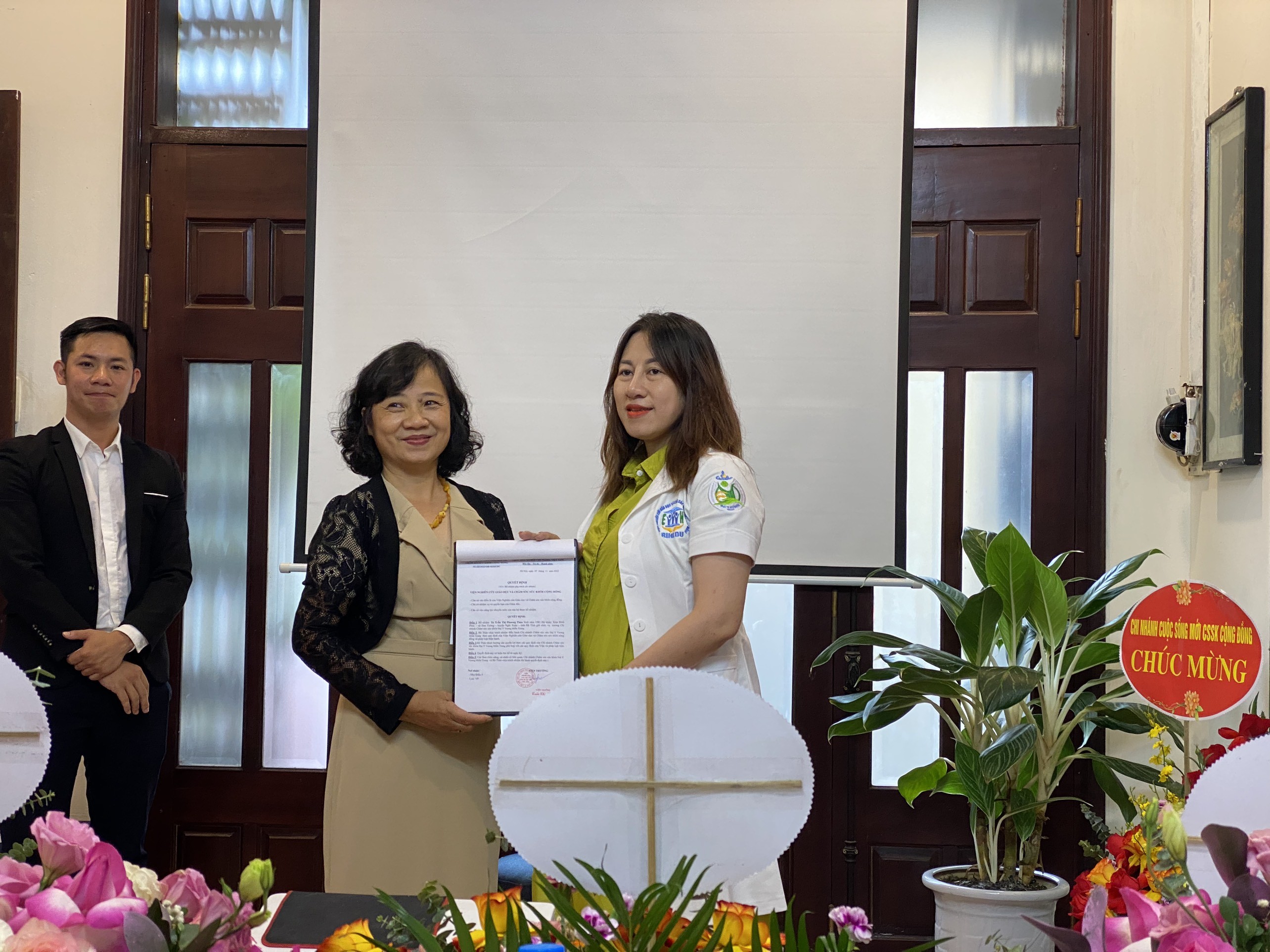 Viện trưởng Viện Nghiên cứu giáo dục và Chăm sóc sức khoẻ cộng đồng tham dự buổi Công bố Đề án phát triển Chuỗi chăm sóc sức khoẻ Đại Y Vương